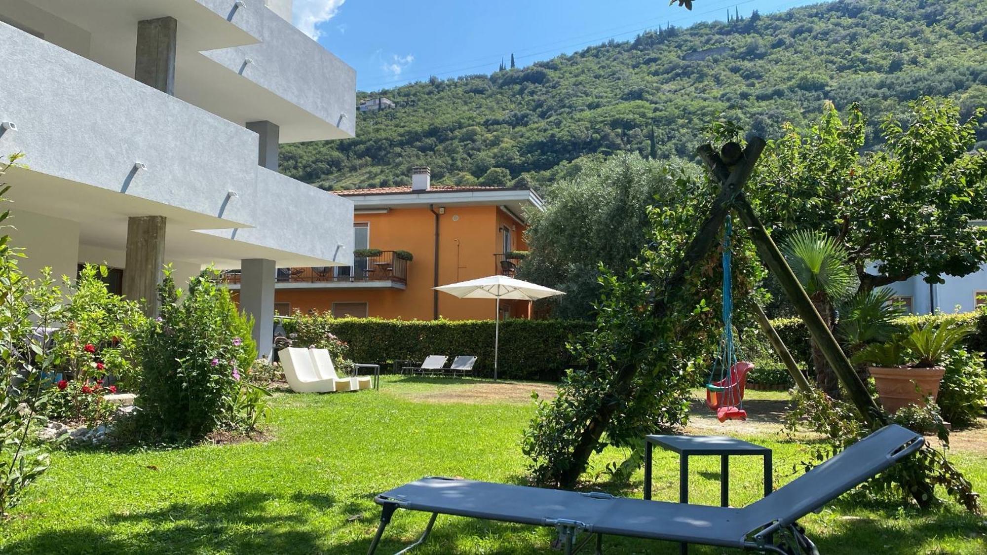 Appartamenti Nataly Torbole Sul Garda ภายนอก รูปภาพ